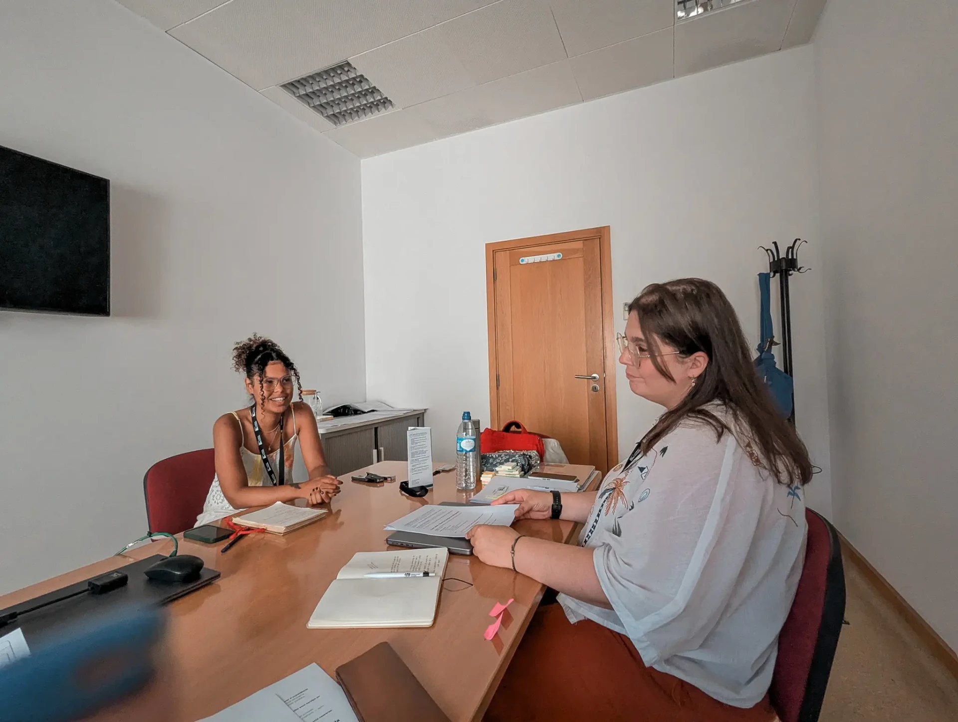 Mariane and a colleague discussing research findings.